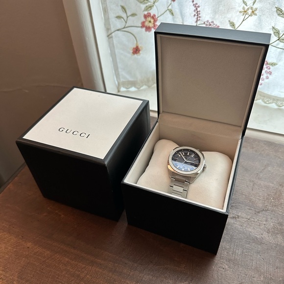 This is a Gucci GG2570 Watch 41mm with the dark blue dial. - Picture 7 of 7